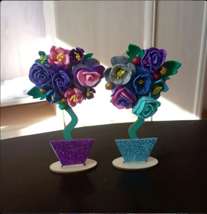 «Весеннее настроение»: творческий мастер-класс на дому для получателей социальных услуг прошёл накануне женского праздника