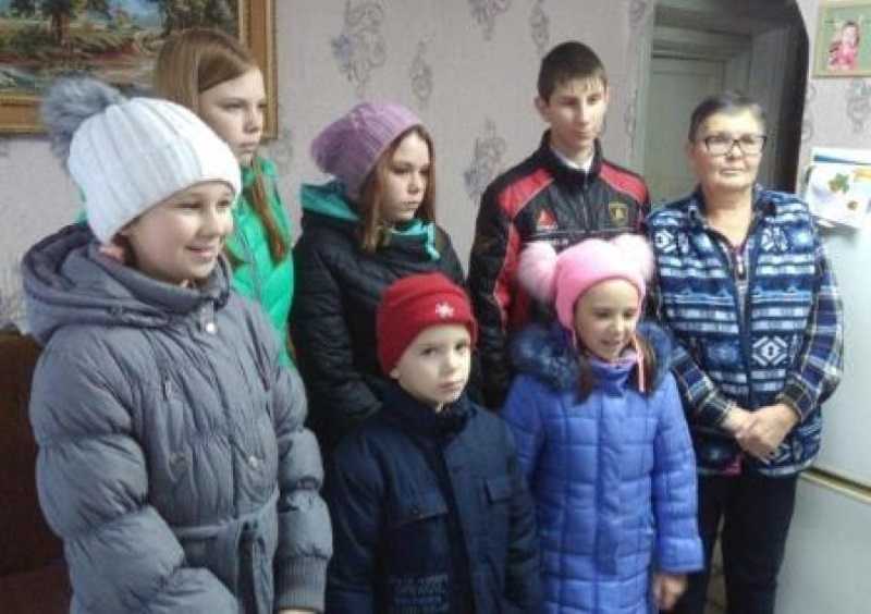 Социальные работники поздравили получателей социальных услуг на дому с Днём матери